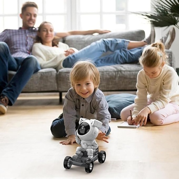 New Astronaut Galaxy Projector Night Light - Picture 9 of 13